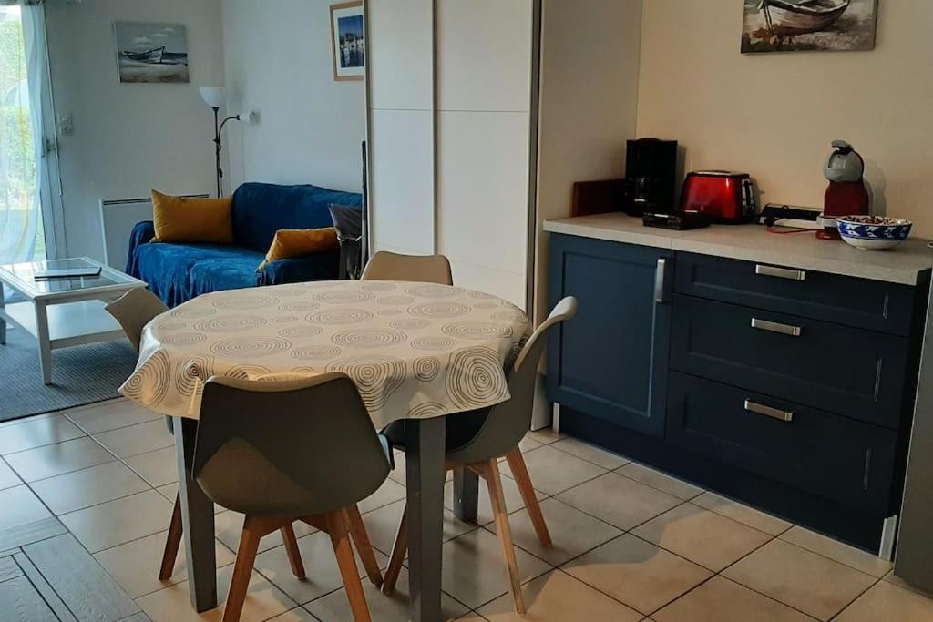 Hyper Centre De Sarzeau, Grand Appartement Au Calme Avec Jardinet Extérieur photo