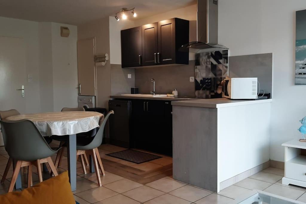 Hyper Centre De Sarzeau, Grand Appartement Au Calme Avec Jardinet Extérieur photo